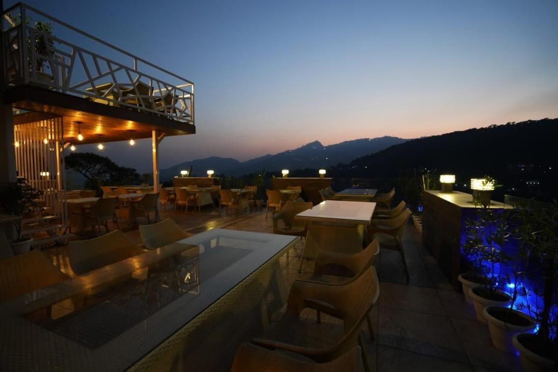 Hotel Whispering Winds Kasauli Exterior foto