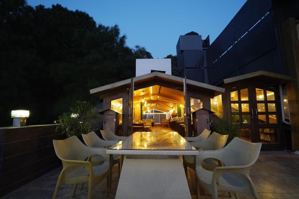 Hotel Whispering Winds Kasauli Exterior foto