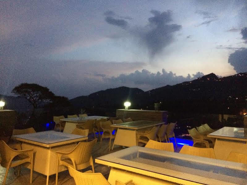 Hotel Whispering Winds Kasauli Exterior foto